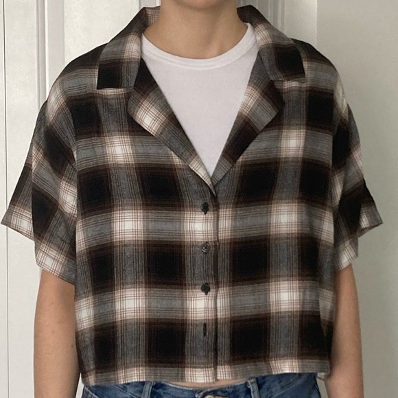 Garage Cropped Flannel Button Up Shirt - Picture 3 of 3